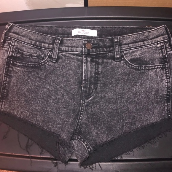Hollister Pants - Black high waisted jean shorts